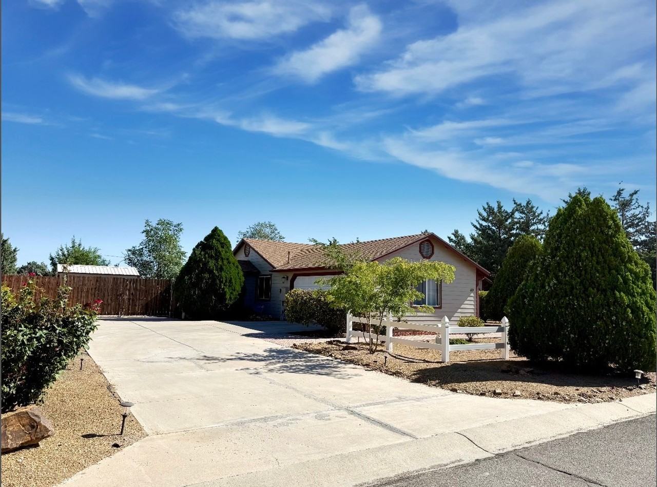 821 Village Cir - Photo 2 of 26
