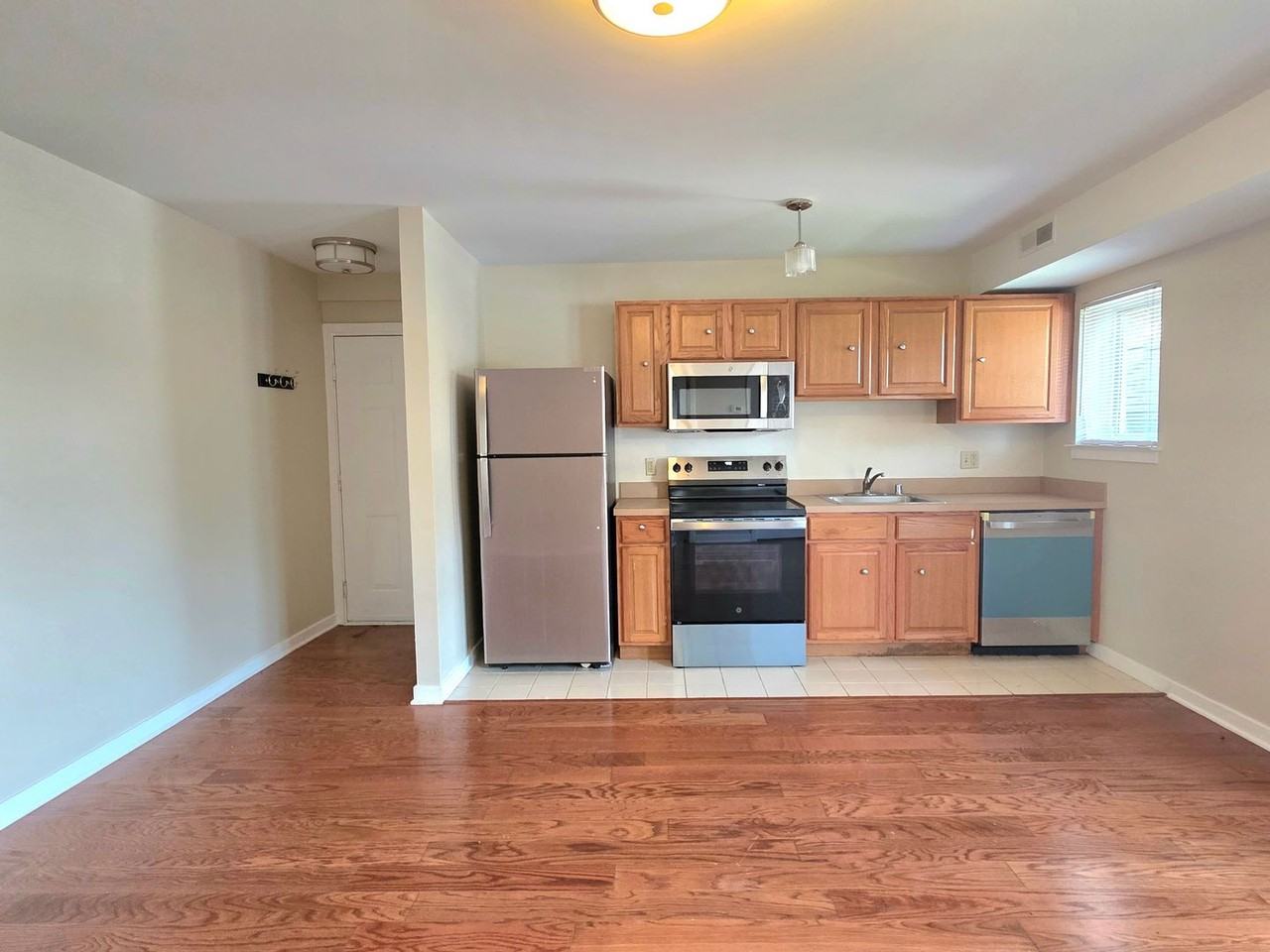 3603 Eastview Ln - Photo 5 of 12