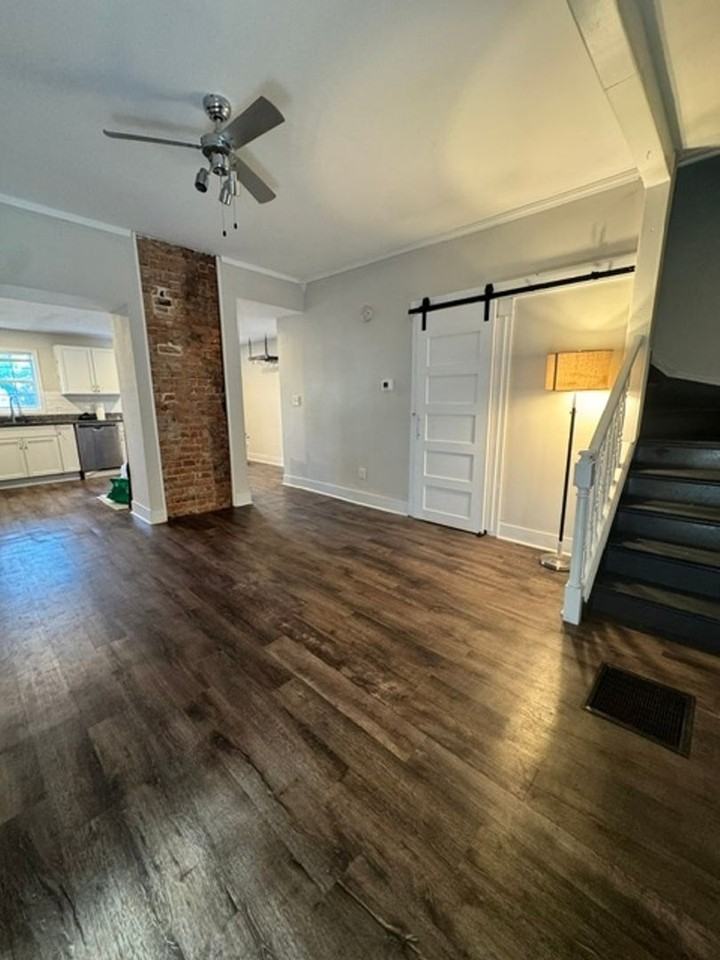 2015 Greenup St - Photo 4 of 25