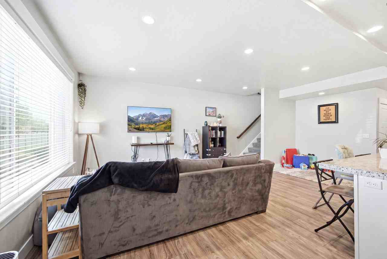 9290 S Rose Cottage Way - Photo 3 of 29