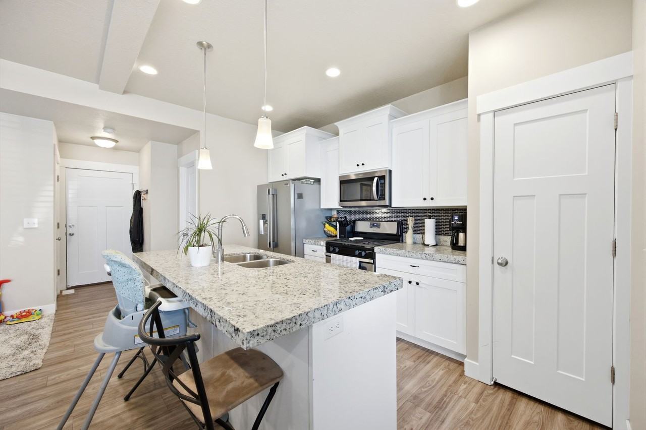 9290 S Rose Cottage Way - Photo 5 of 29