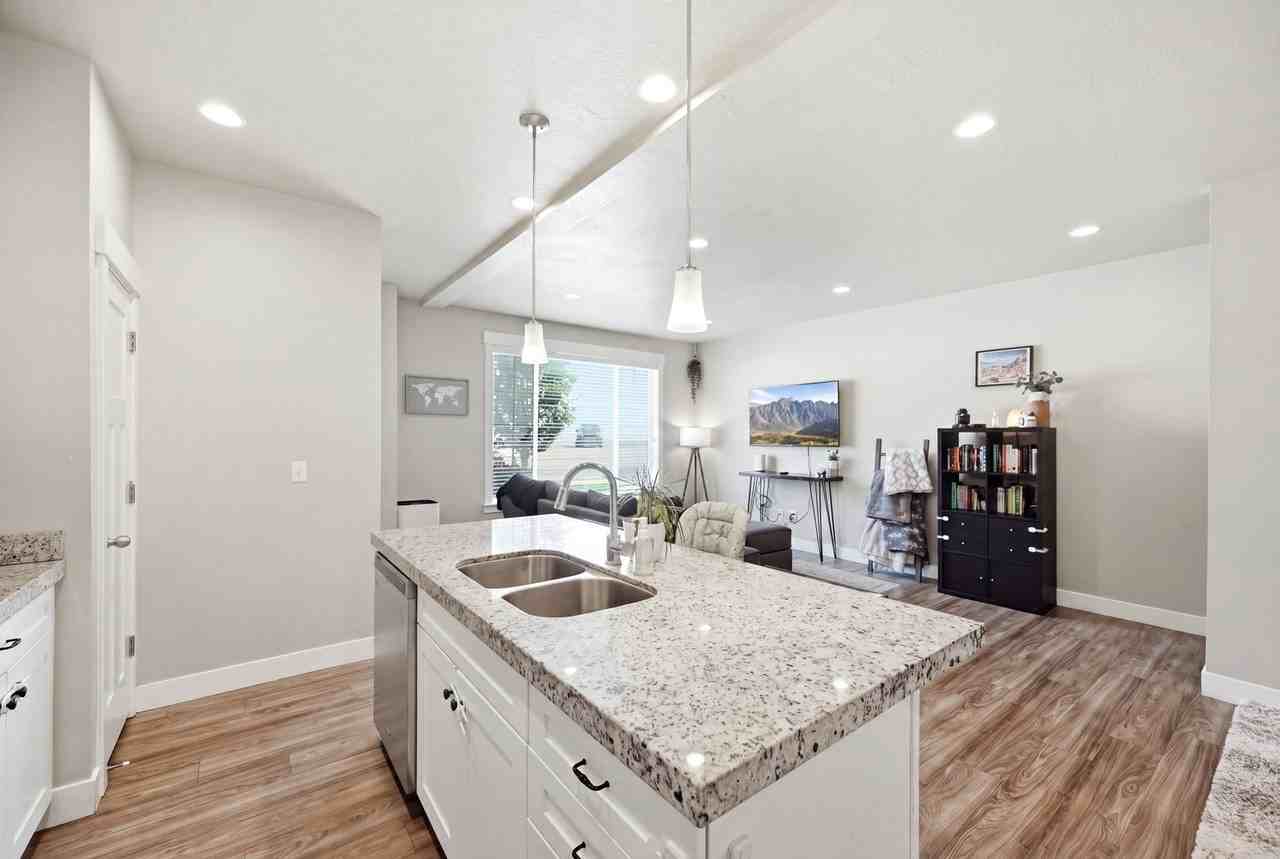 9290 S Rose Cottage Way - Photo 6 of 29