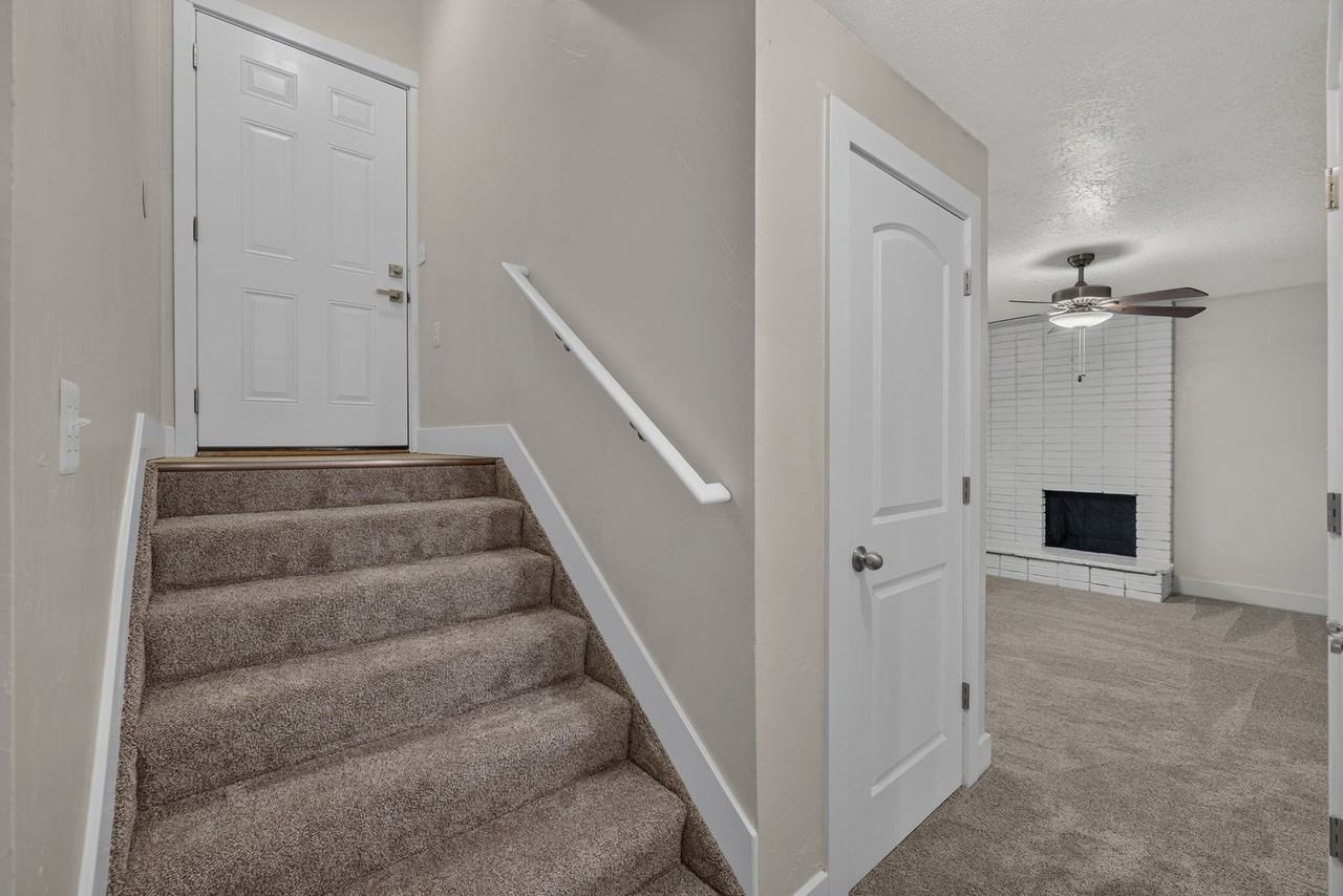 349 N 800 E - Photo 2 of 25