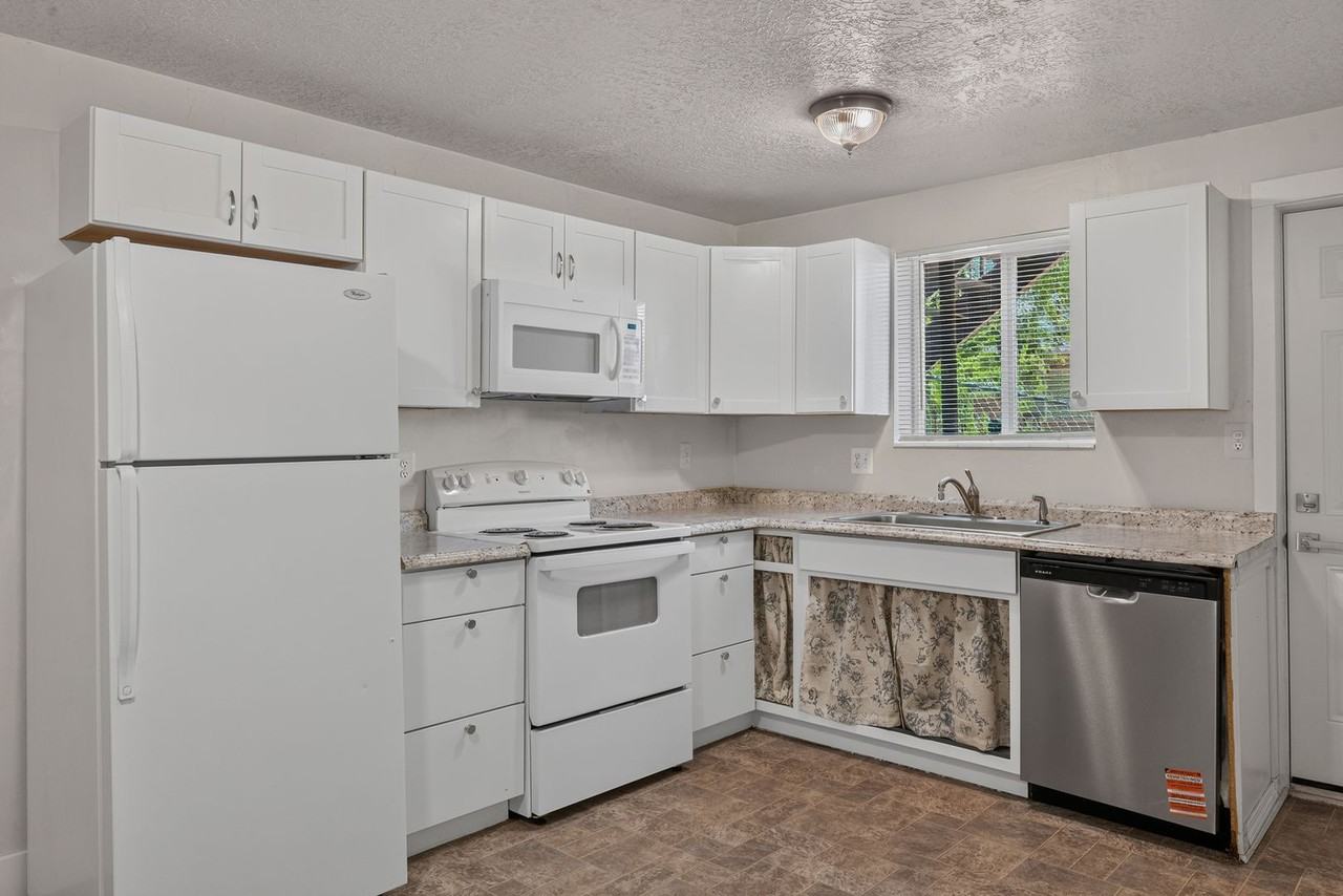 349 N 800 E - Photo 6 of 25