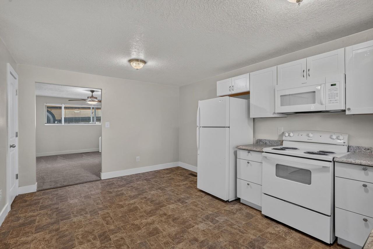 349 N 800 E