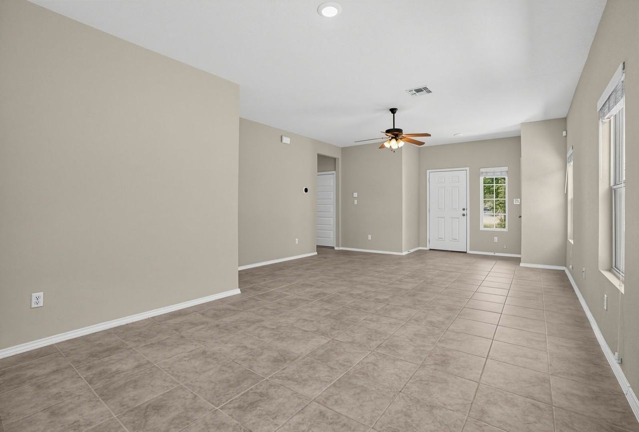 5502 Daniel Way - Photo 4 of 20