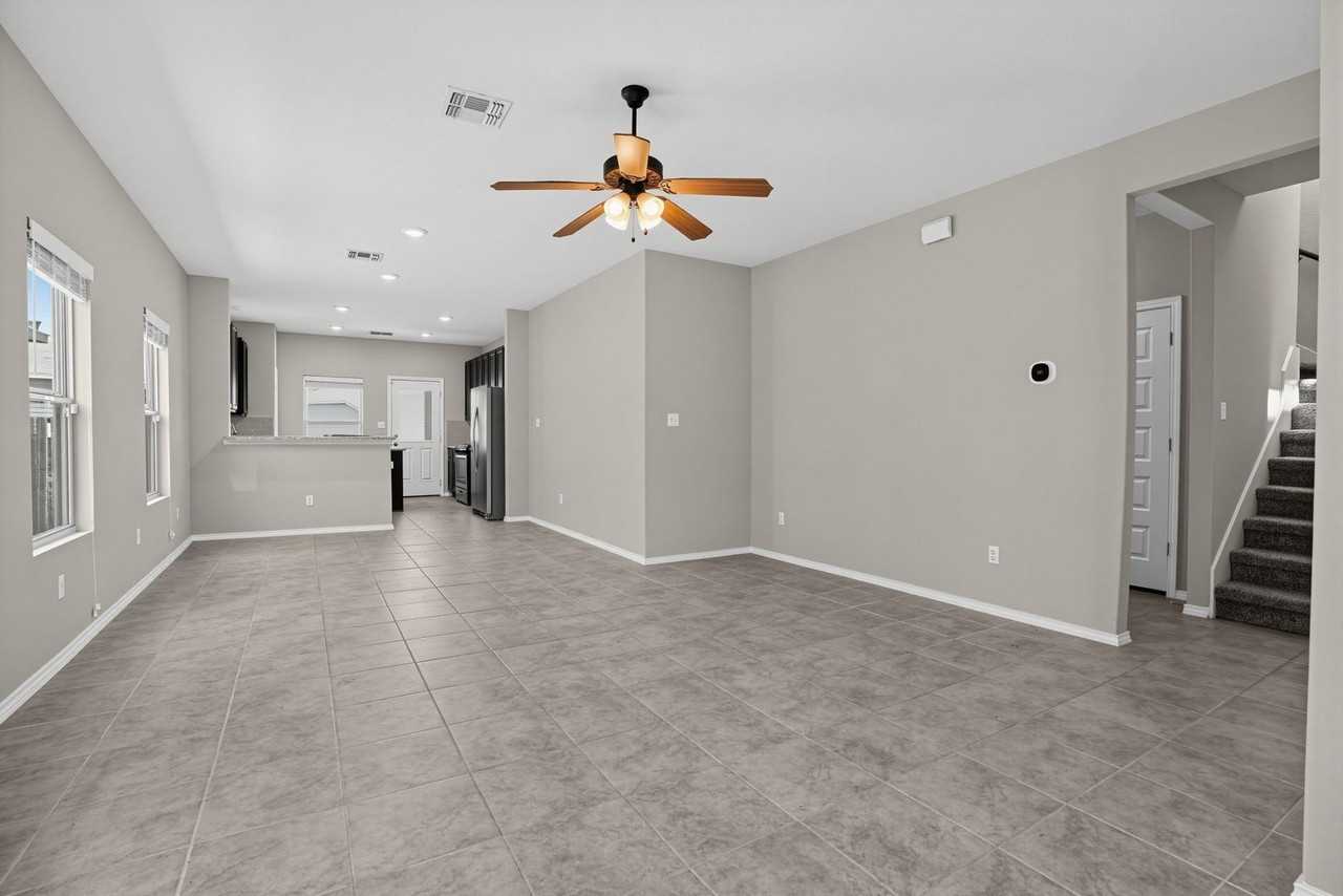 5502 Daniel Way - Photo 5 of 20