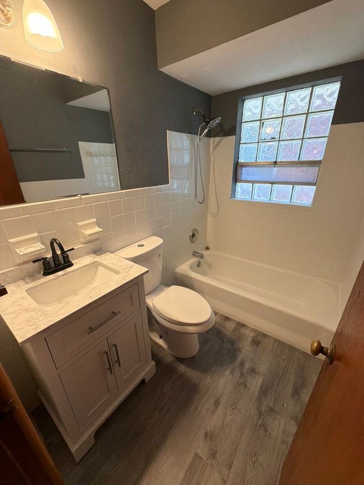 3238 S Compton Ave - Photo 5 of 8