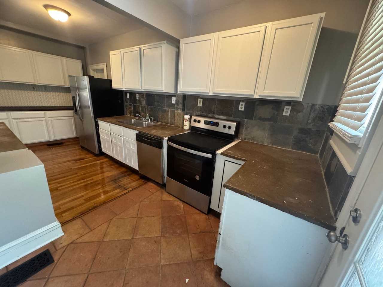 1818 Saint Charles Ave - Photo 2 of 9
