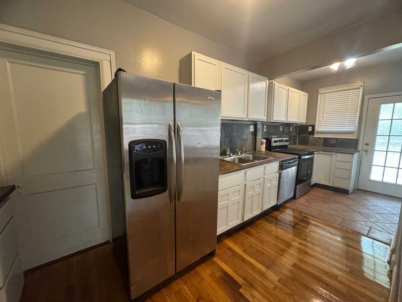 1818 Saint Charles Ave - Photo 6 of 9