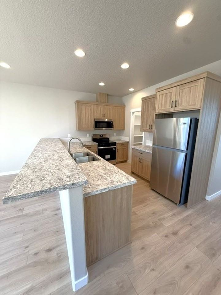 4926 Ne 34th St - Photo 3 of 16