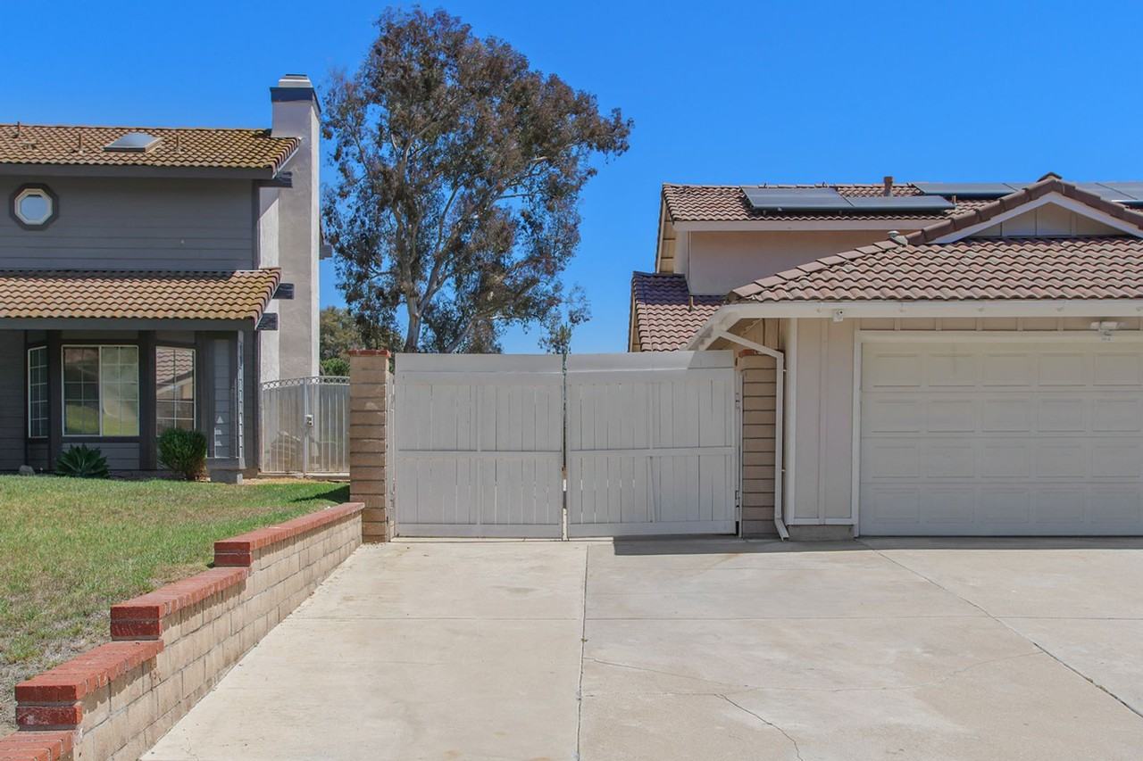 42994 Agena St - Photo 3 of 35