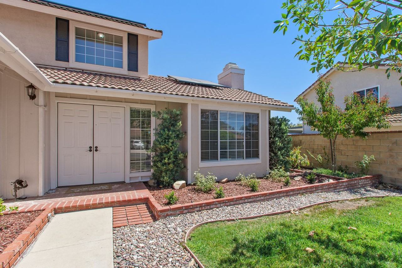 42994 Agena St - Photo 4 of 35
