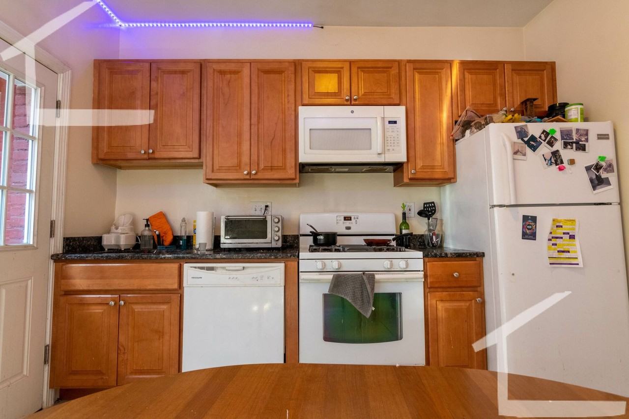 45 Brackett St - Photo 6 of 10