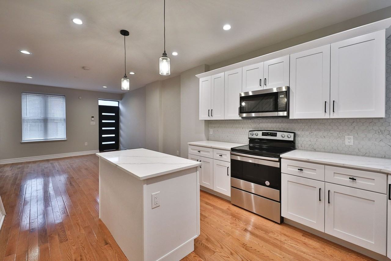 1812 N Croskey St - Photo 4 of 24