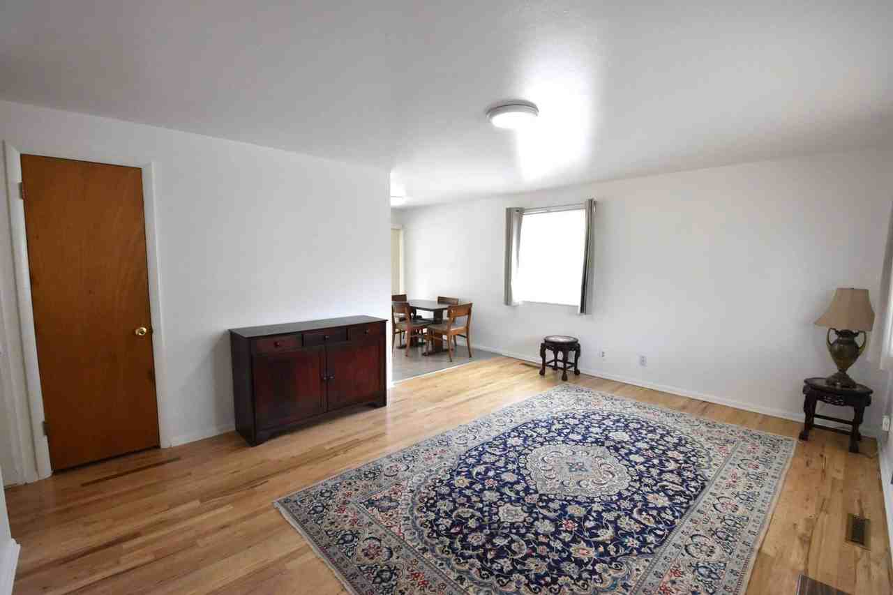 910 35th St - Photo 4 of 28