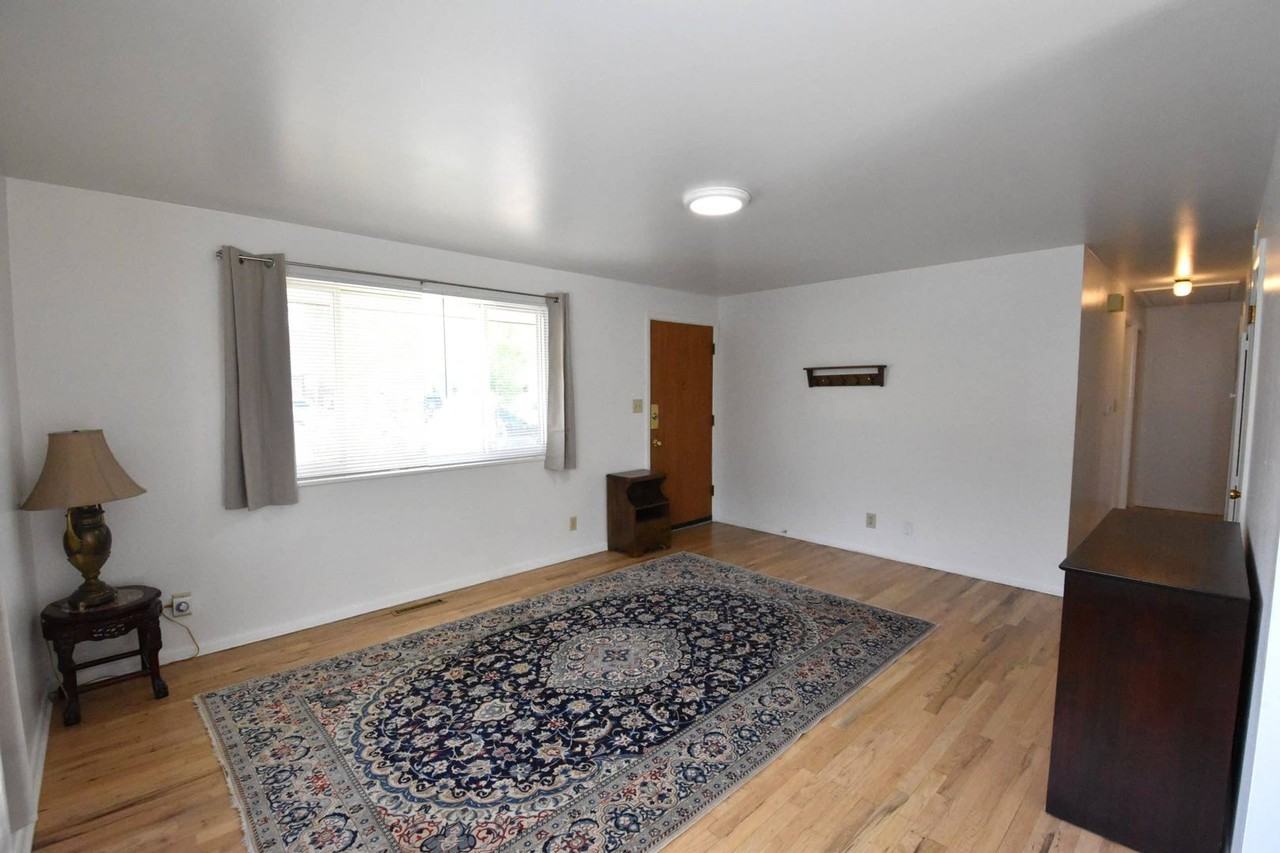 910 35th St - Photo 6 of 28