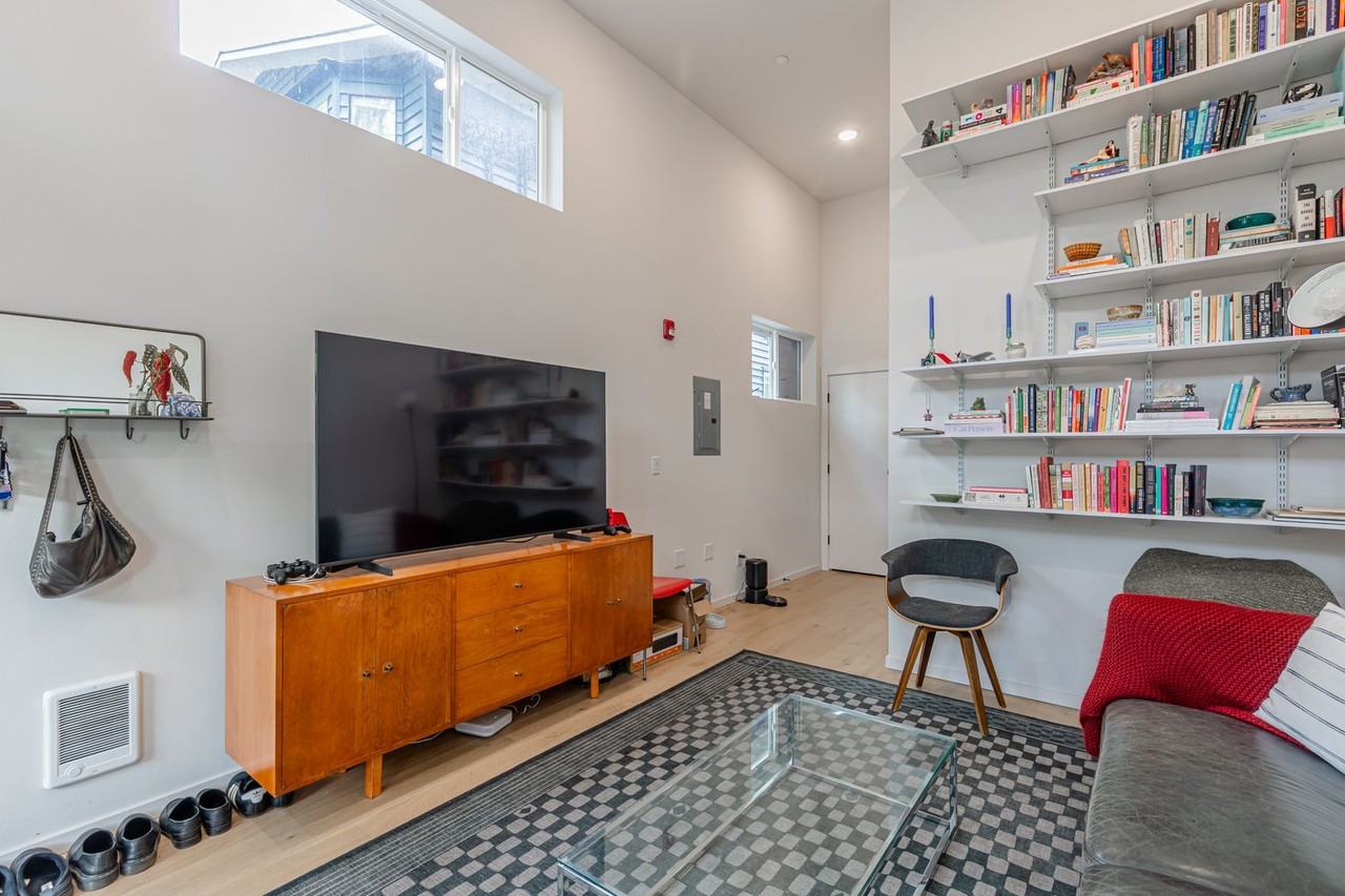 1110 33rd Ave #C - Photo 7 of 22