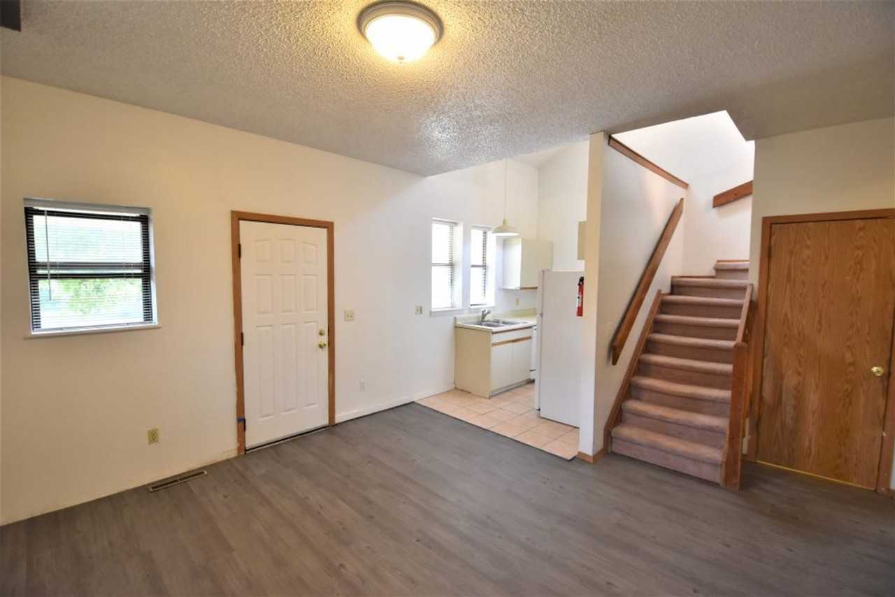 2927 Broadway St - Photo 4 of 29