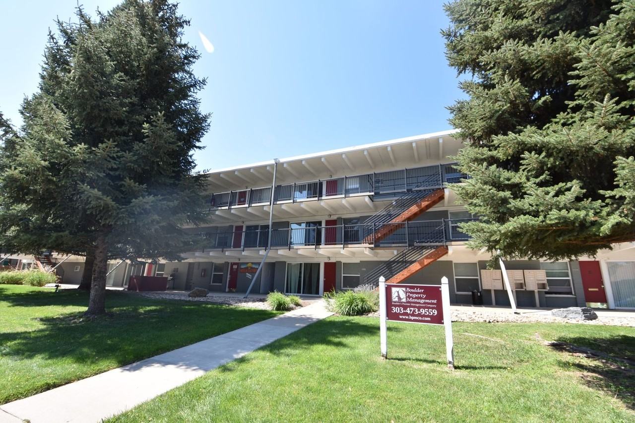 4440 Laguna Pl