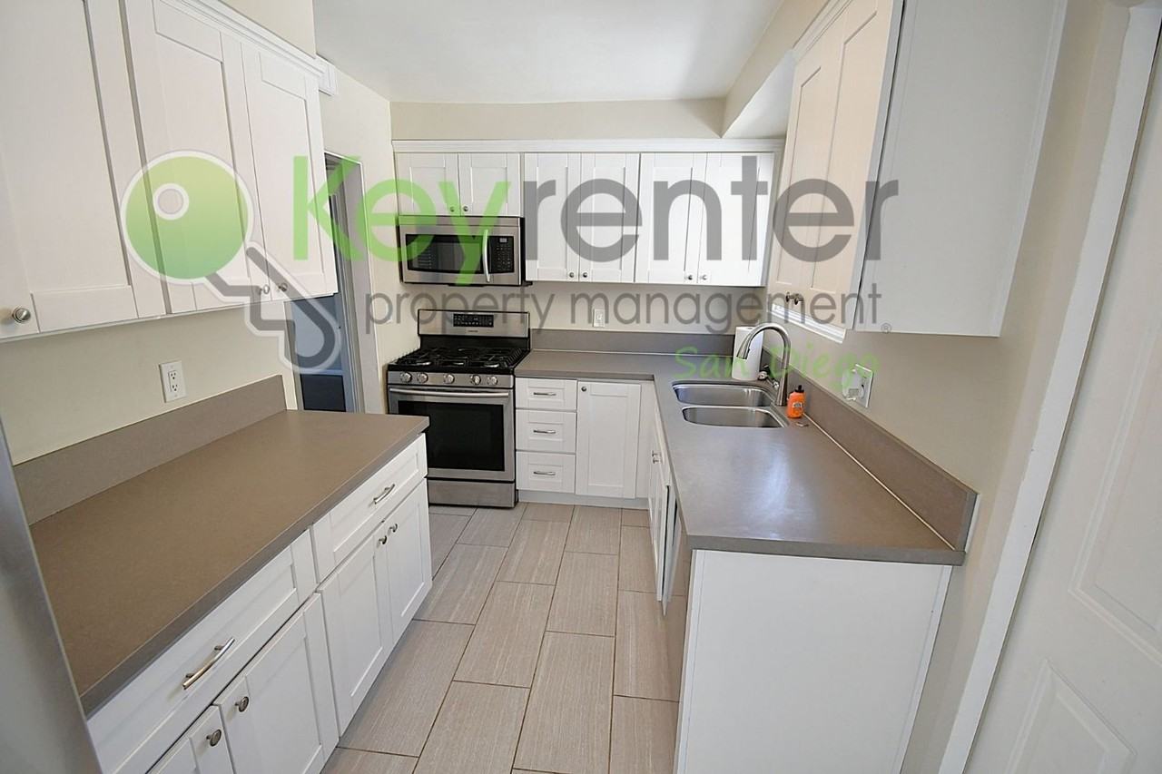 4517 55th St - Photo 2 of 20