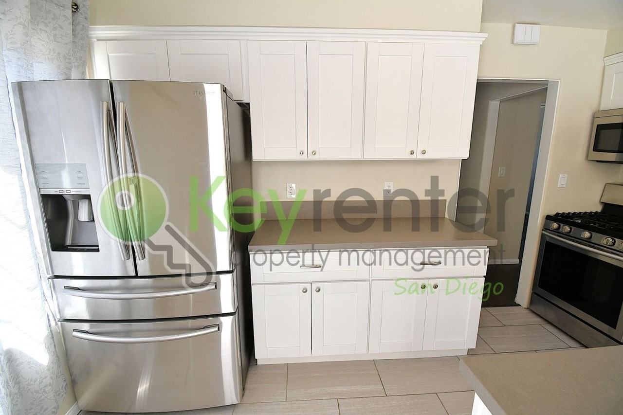 4517 55th St - Photo 4 of 20