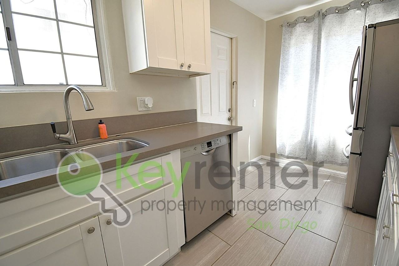 4517 55th St - Photo 5 of 20