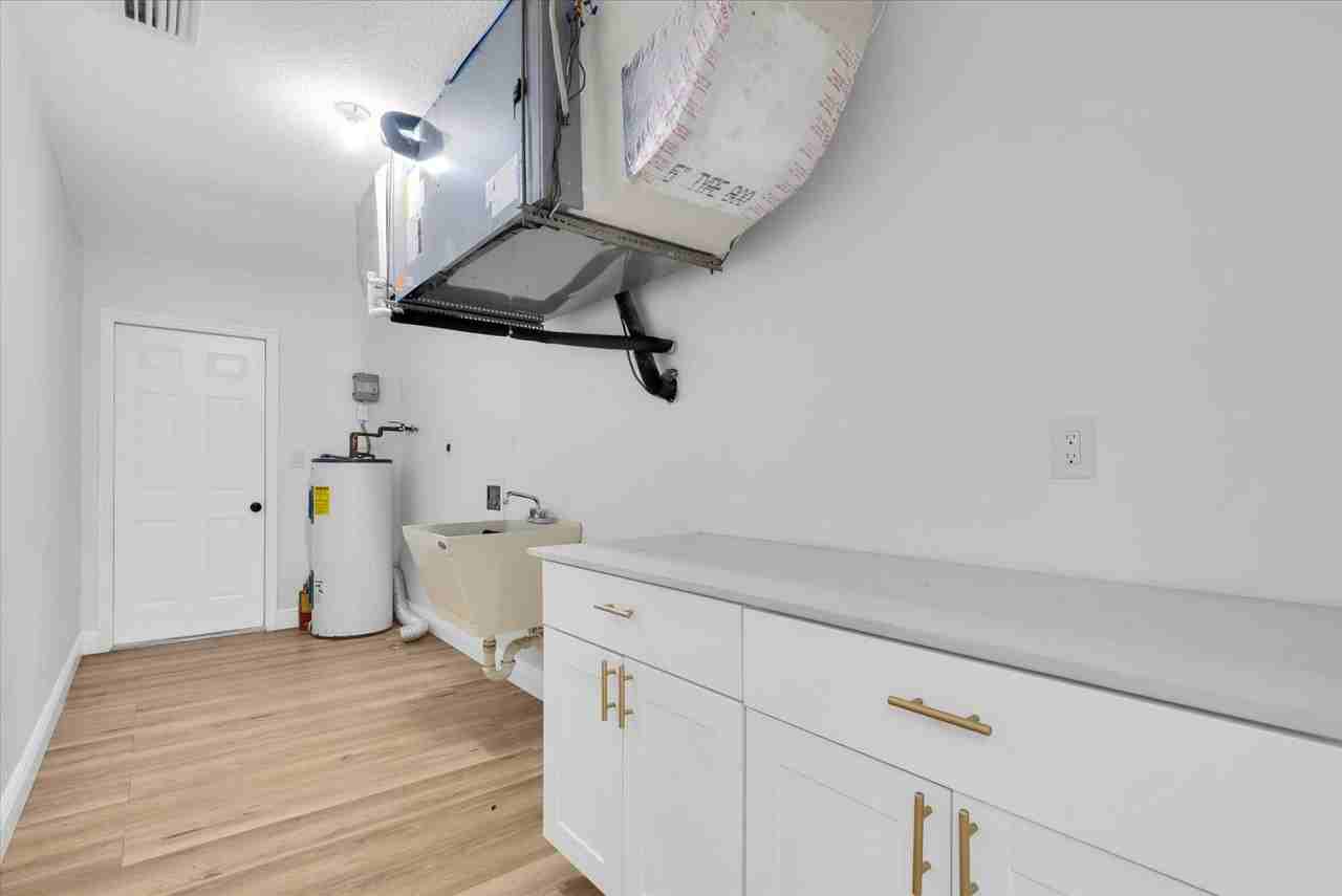 1611 3rd Ave W - Photo 3 of 37