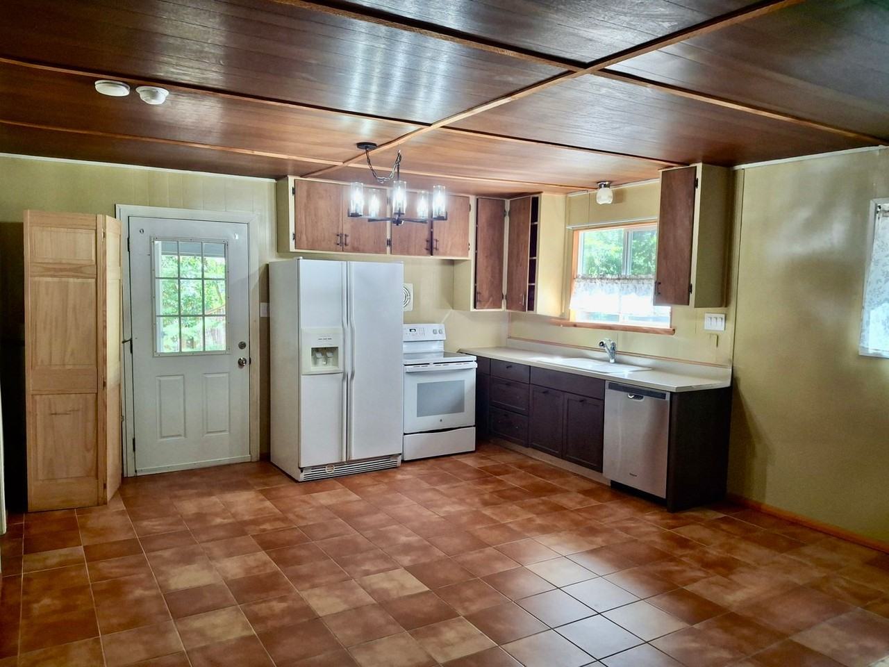 1588 Quail Ln - Photo 3 of 13