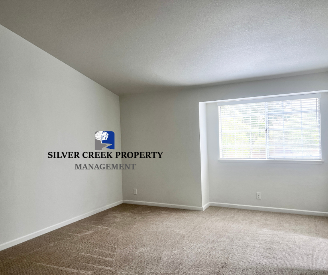 21072 Greenwood Cir - Photo 6 of 23