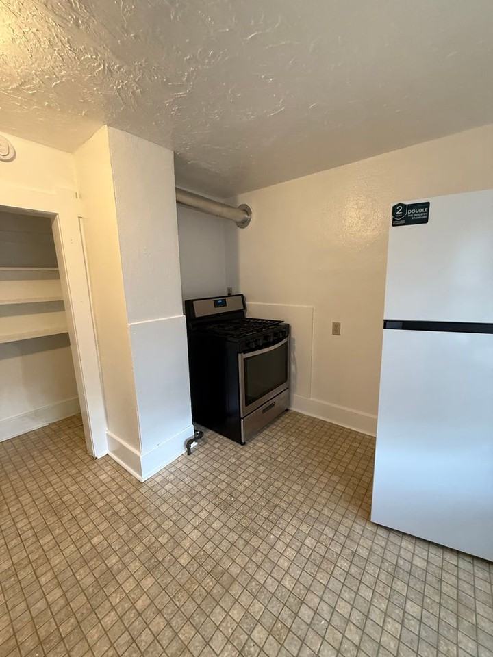 101 2nd St W - Photo 4 of 12