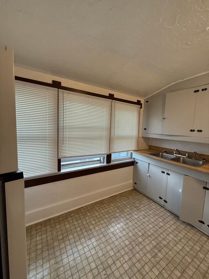 101 2nd St W - Photo 5 of 12