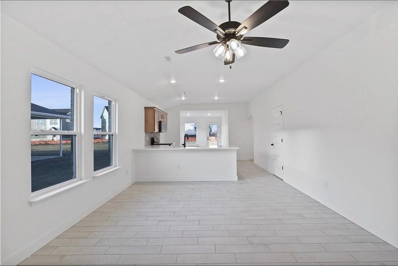 1512 Lowery St - Photo 2 of 16