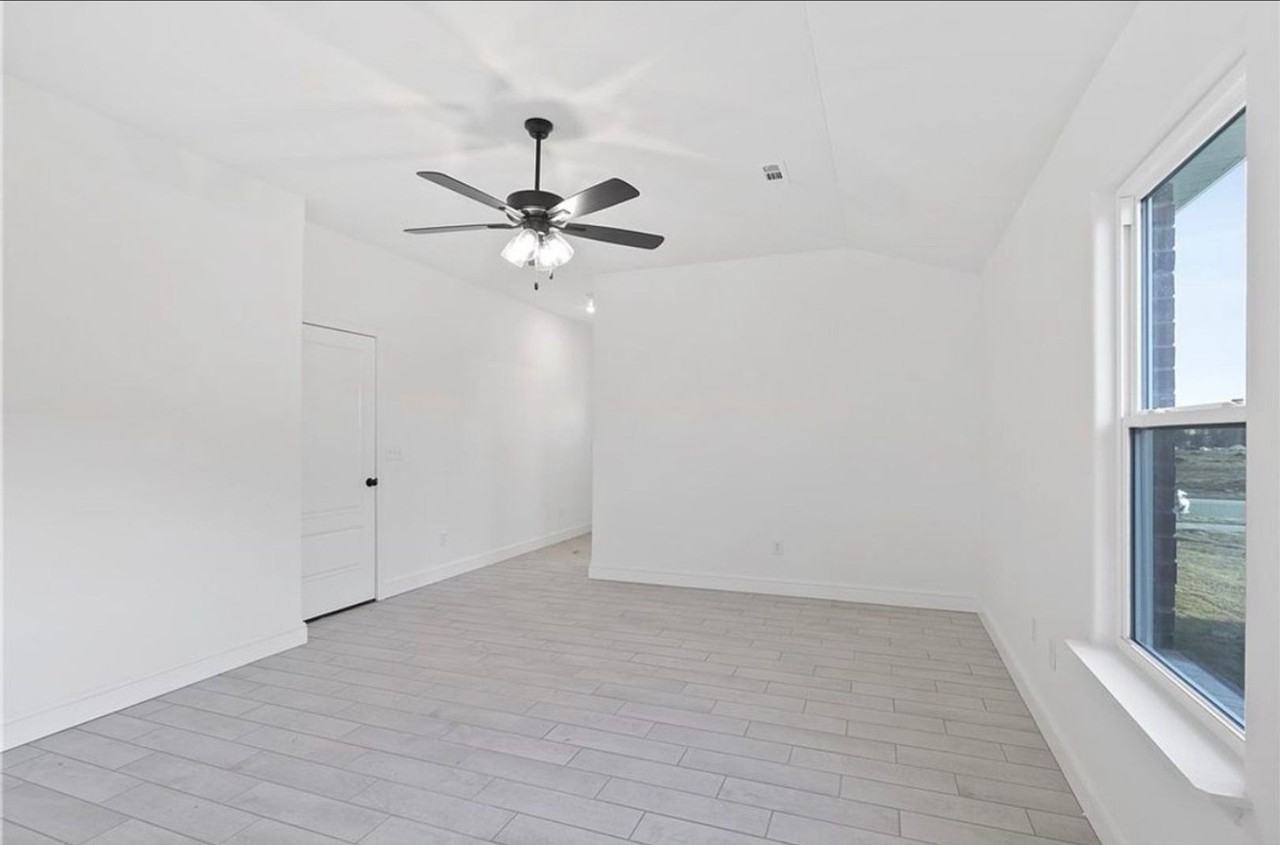 1512 Lowery St - Photo 3 of 16