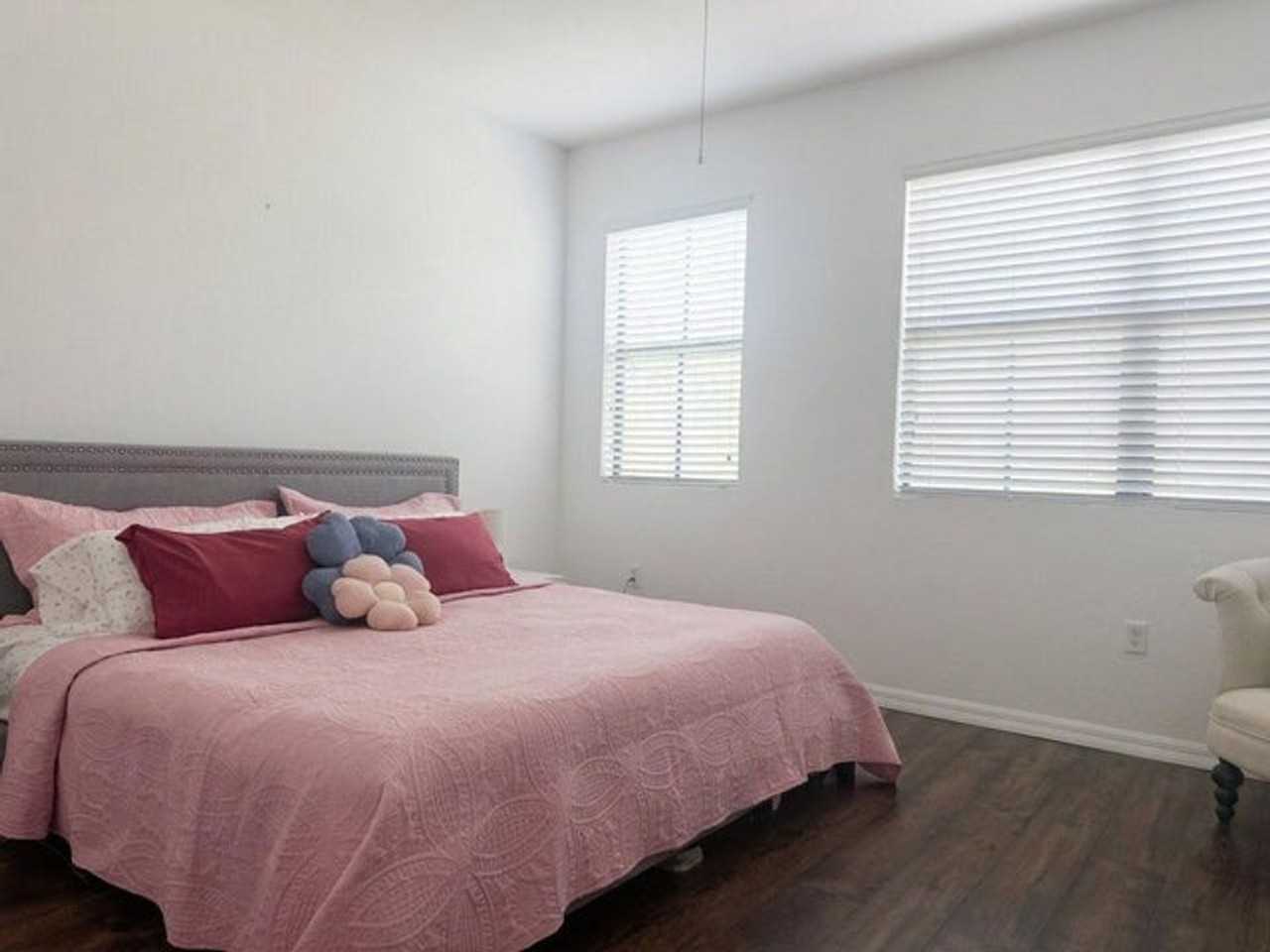1091 Nw 33rd St - Photo 7 of 15