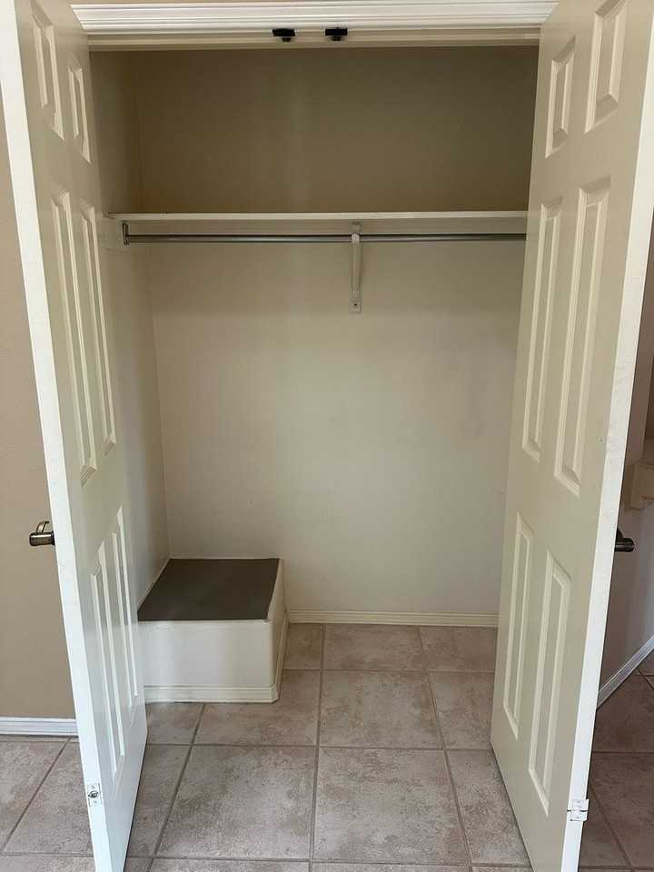 5265 Redman Rd - Photo 7 of 34