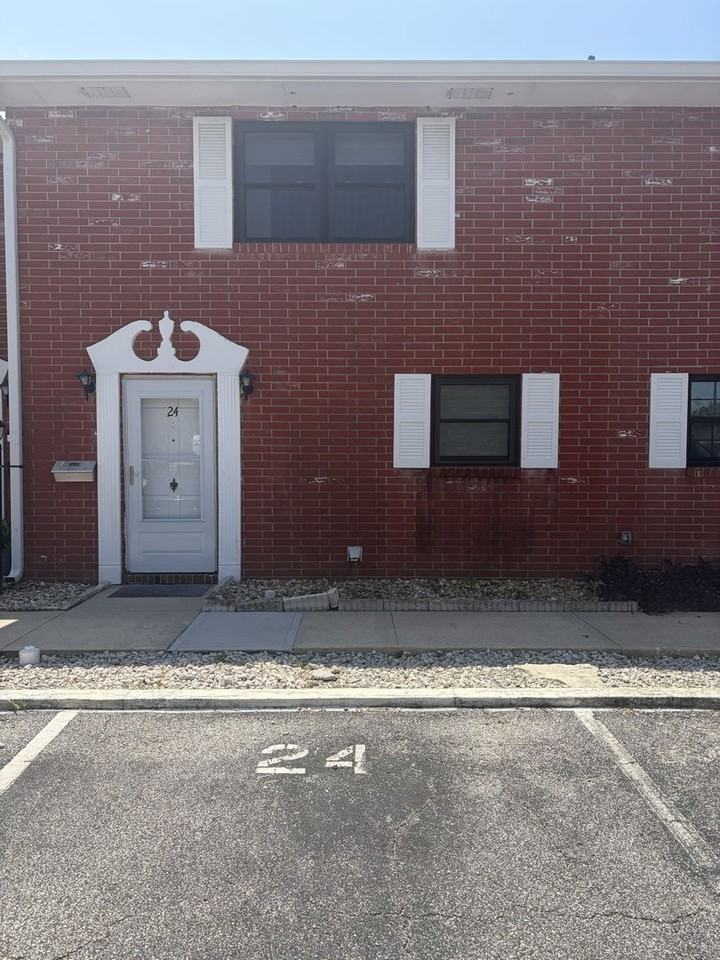 2250 S Palmetto Ave #H24