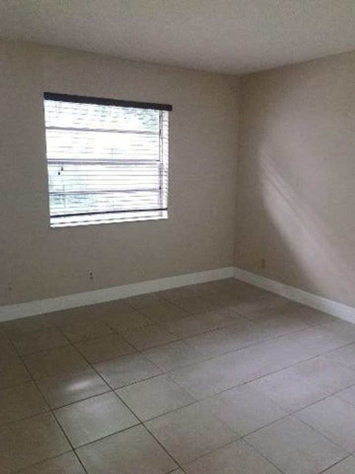 6761 Nw 24th Ct - Photo 7 of 13