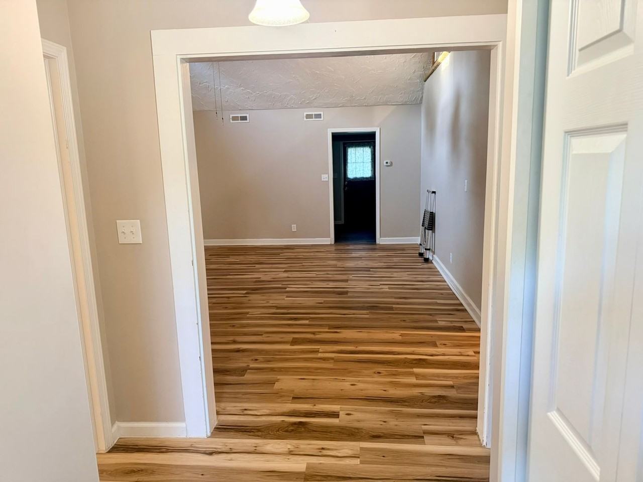 283 Redfern Rd - Photo 2 of 16