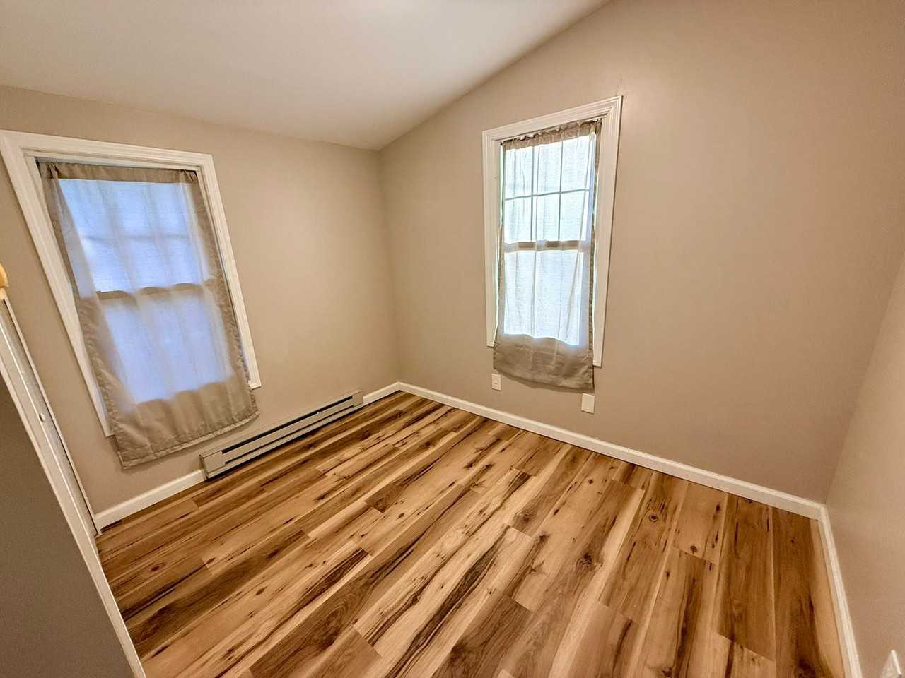 283 Redfern Rd - Photo 3 of 16