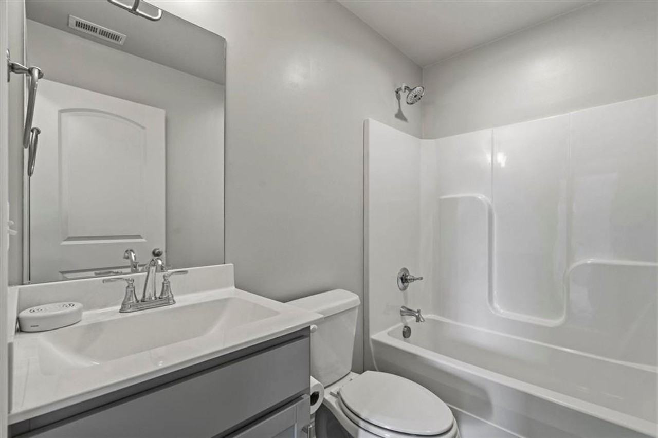 7191 Seagraves Ct - Photo 3 of 15