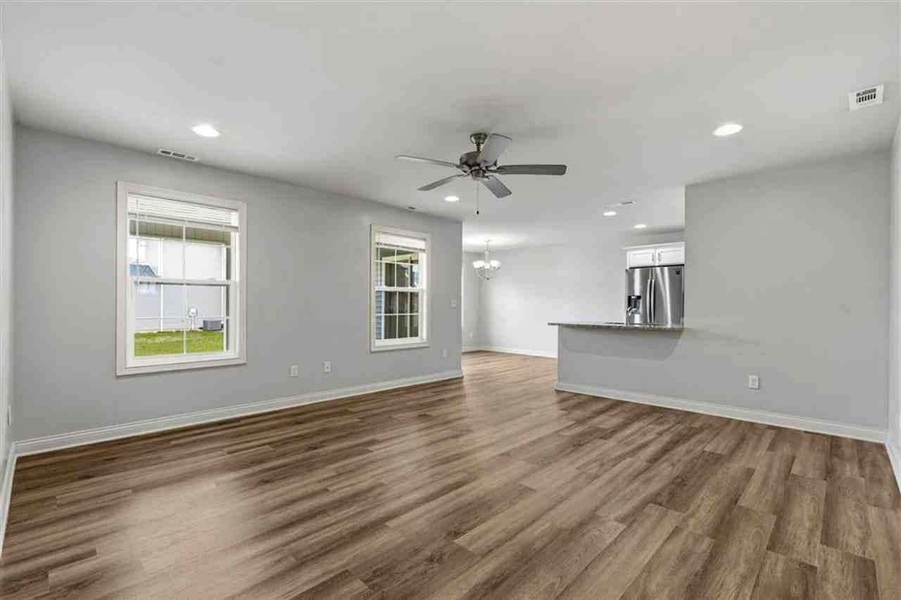 7191 Seagraves Ct - Photo 5 of 15