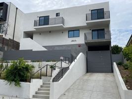 featured image of 565 N Mariposa Ave