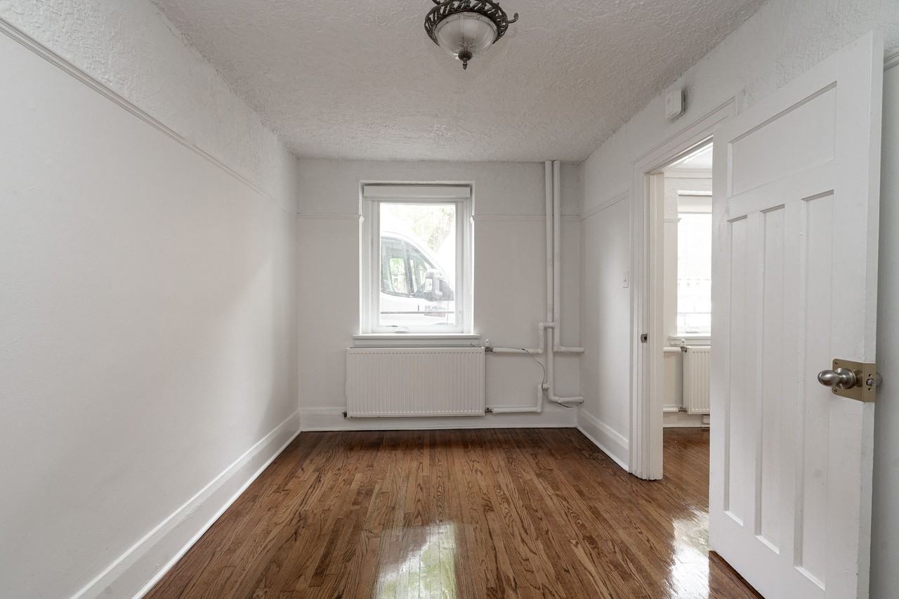 100 Vaughan Road - Photo 6 of 10