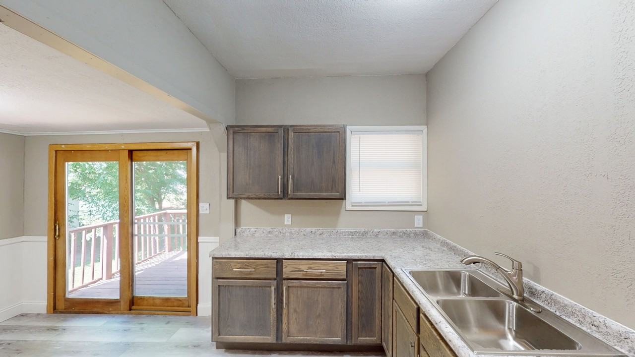 621 N Dixon Ave #1 - Photo 3 of 14