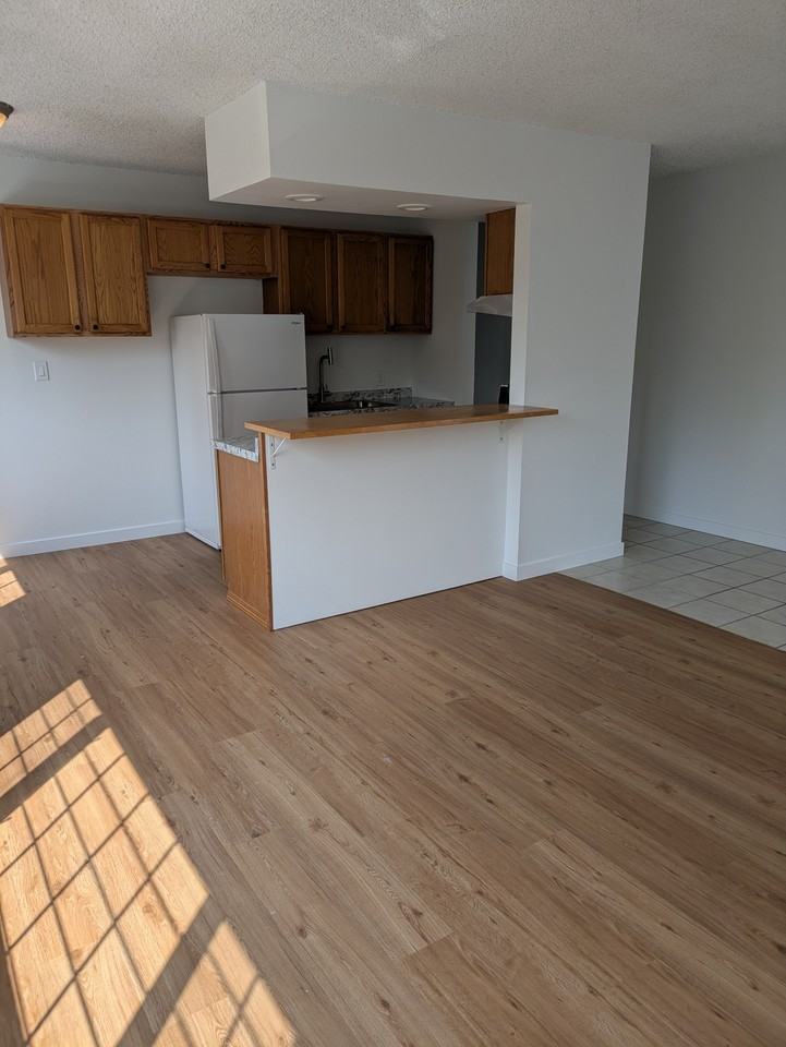 115 26th Ave S #4 - Photo 3 of 13