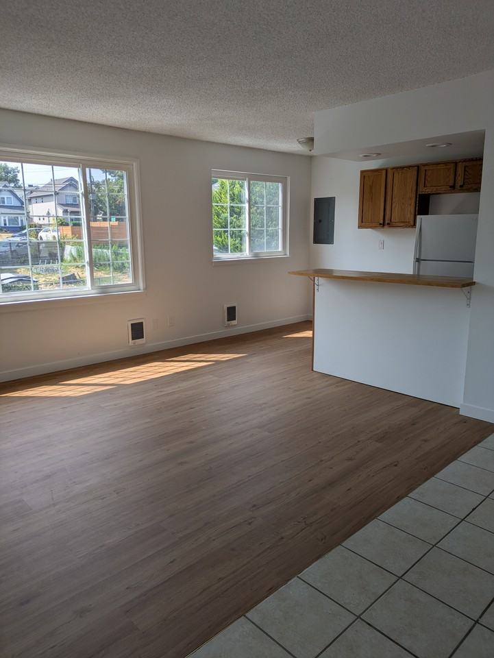 115 26th Ave S #4 - Photo 4 of 13