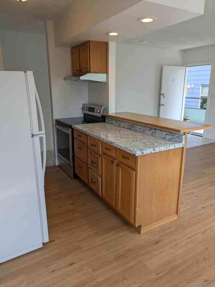 115 26th Ave S #4 - Photo 5 of 13