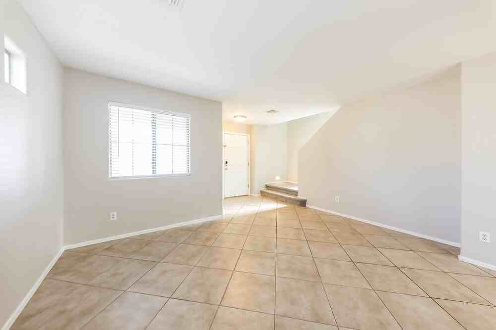 17423 W Watson Ln - Photo 6 of 17
