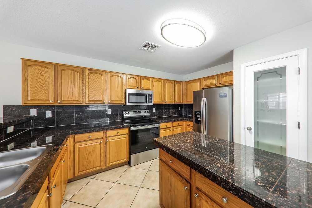 17423 W Watson Ln - Photo 7 of 17